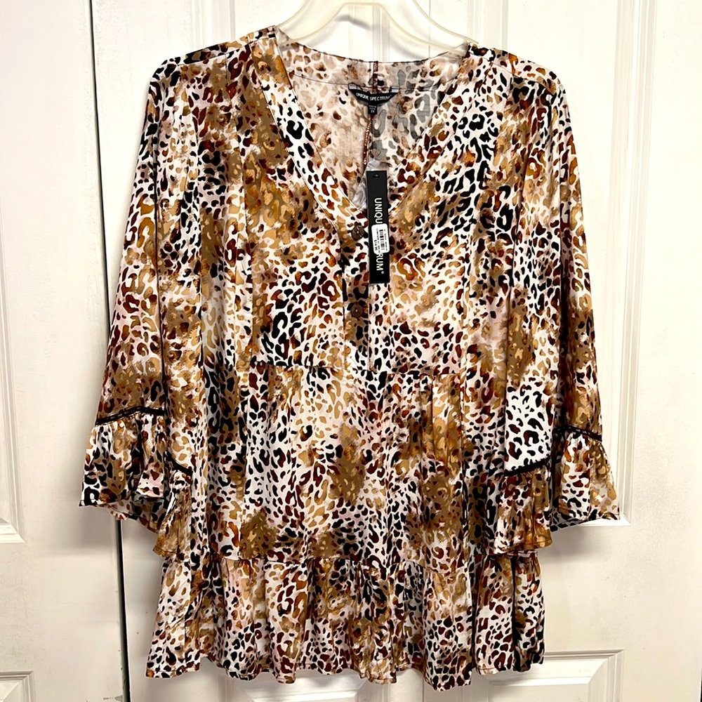 Unique Spectrum Animal Print Mid Wide Sleeve V Neck Tunic Top NWT